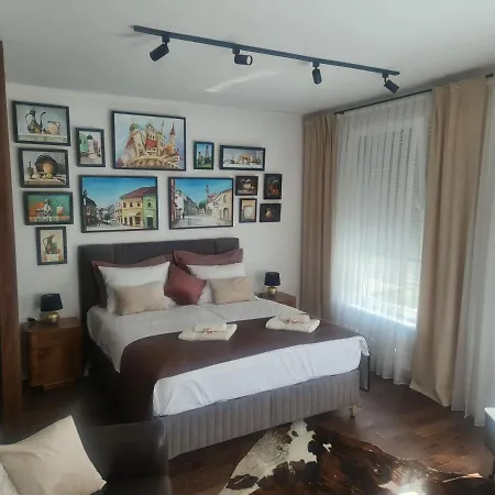 Apartman Trg - Square